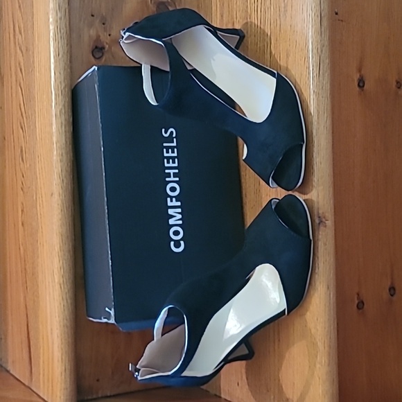 Women's Shoes - Black Comfoheels - Picture 1 of 1